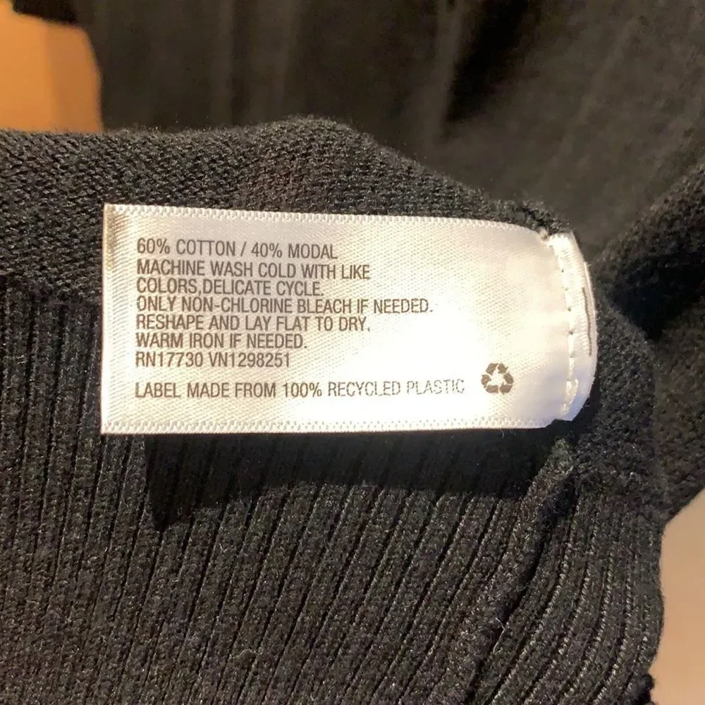 EUC Basic black sweater - Picture 6 of 6